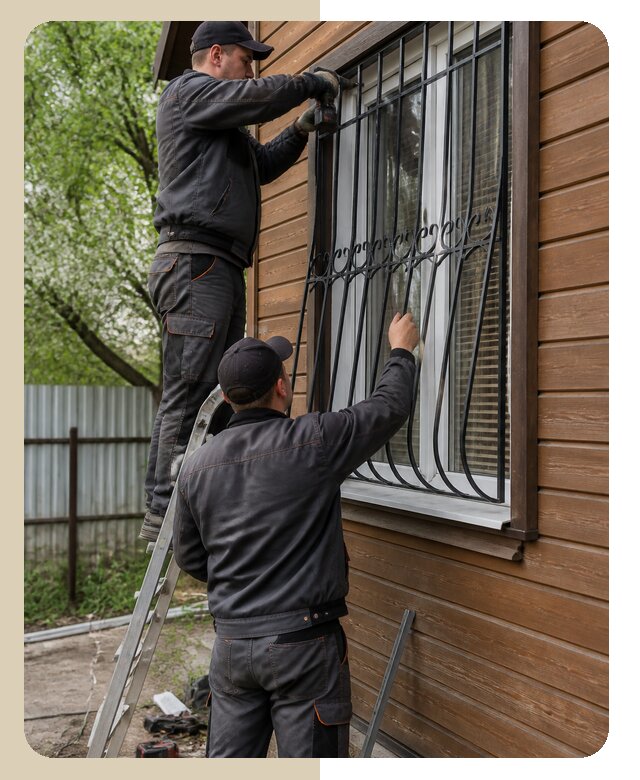 Установка защитных оконных решеток на дачу под ключ в Ялте